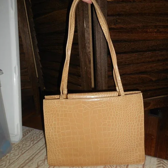 Vintage Guess handbag in camel color crocodile like pattern - Picture 2 of 9